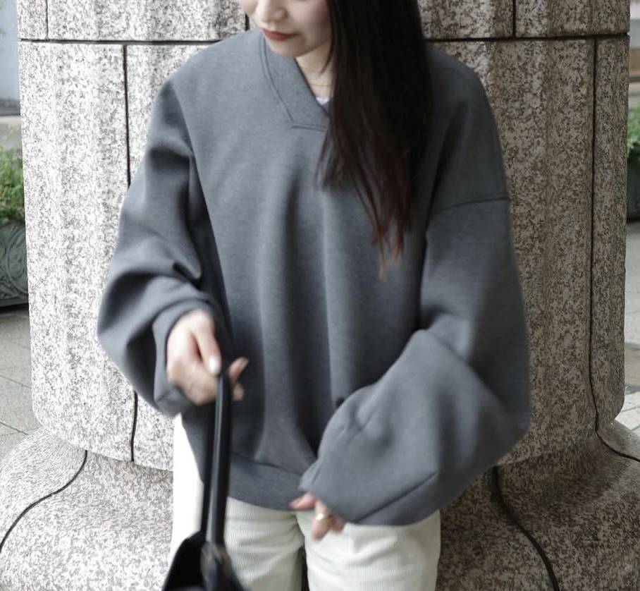 consisterの「TUCK LOOSE SLEEVE SW」