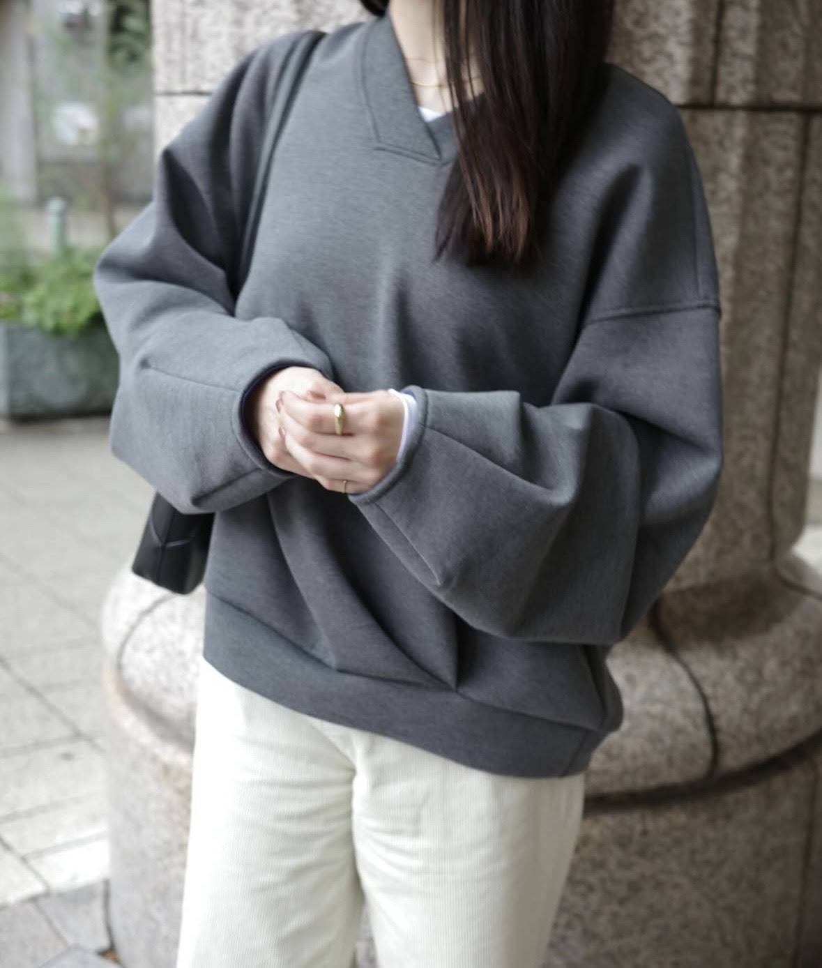 consisterの「TUCK LOOSE SLEEVE SW」