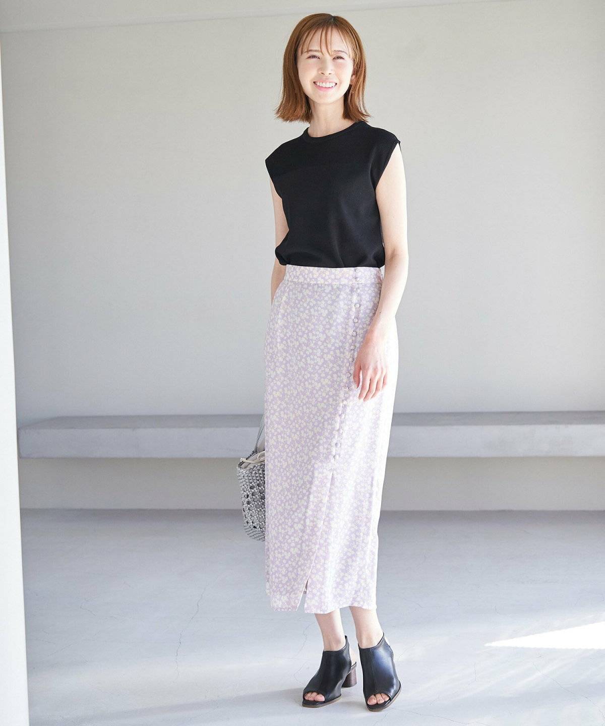 ラベンダースカート✕黒シャツ