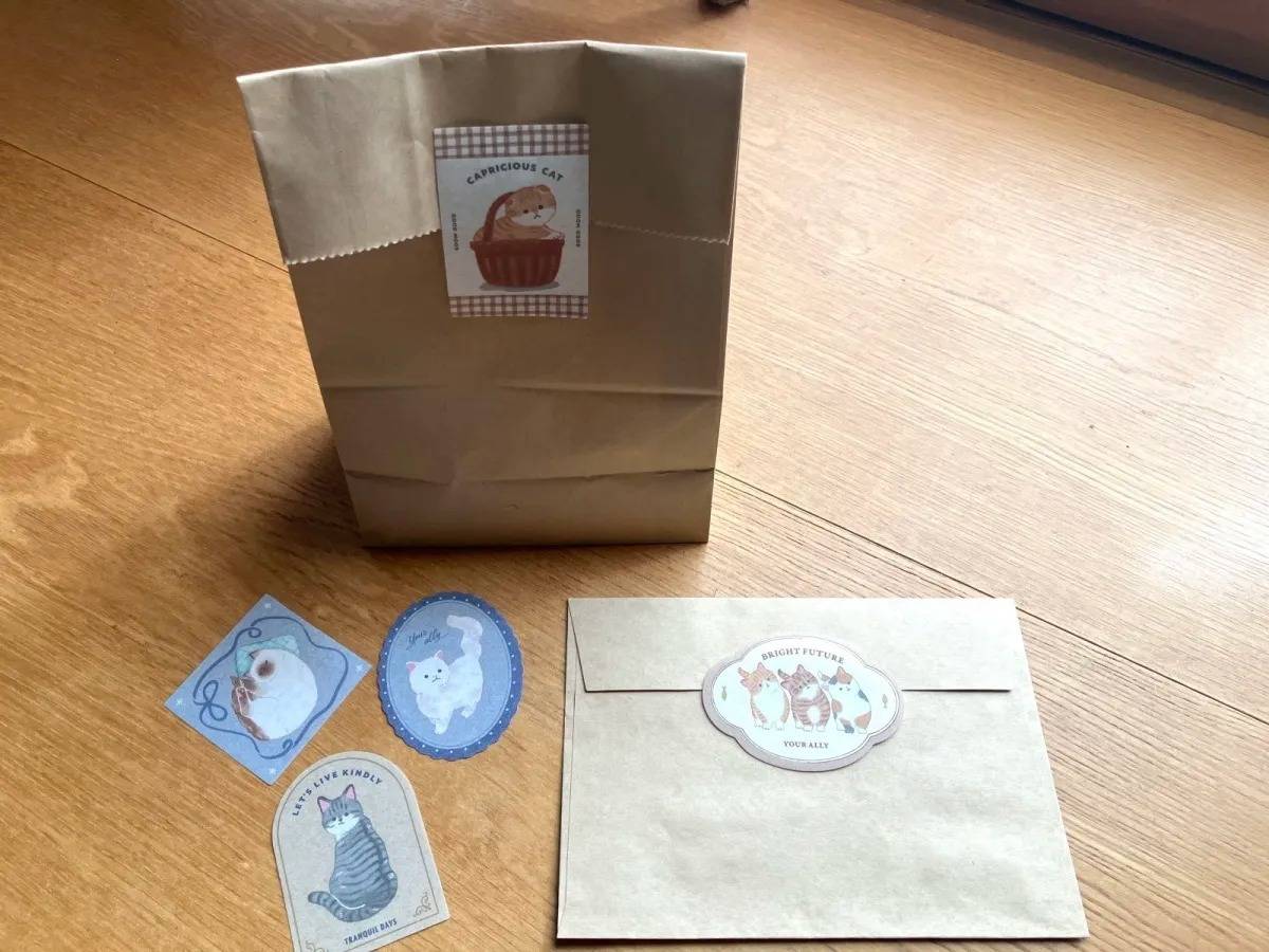 Seria(セリア):フレークシール ふんわりねこ柄