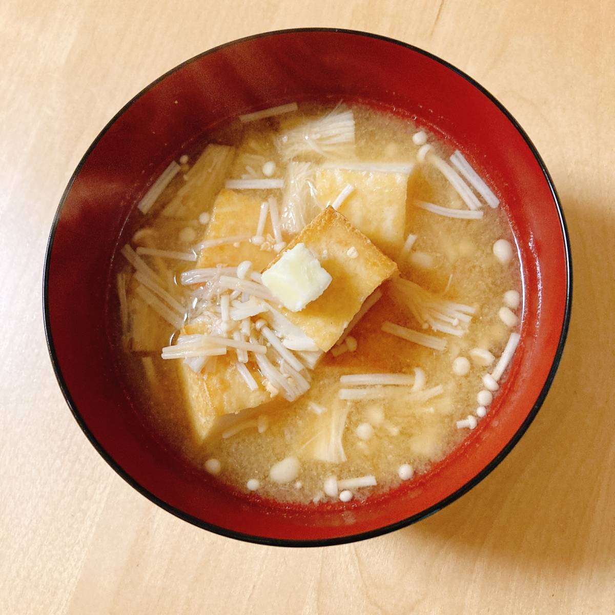 JAグループ公式の「えのきカリカリ油揚げ味噌汁」のレシピ