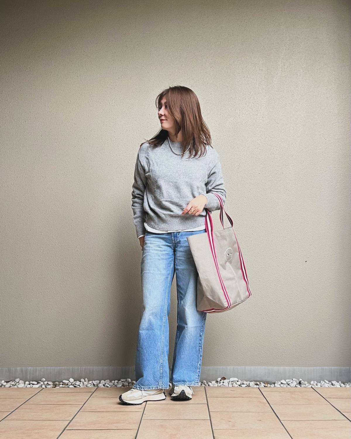 大きめバッグをアクセントに!