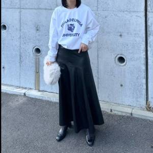 【2025年12月】おばさん感なし……！老け見え無縁のスカートコーデ5選