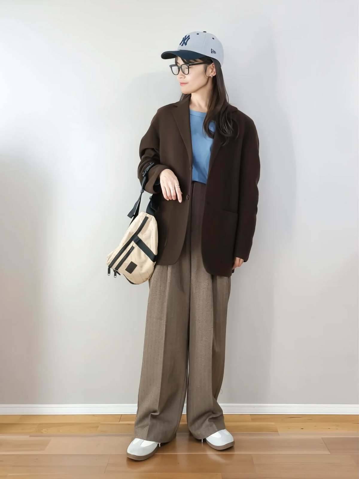 カラーニットをアクセントにする♡