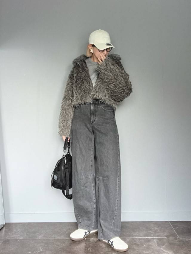 ワントーンコーデは素材選びが重要！