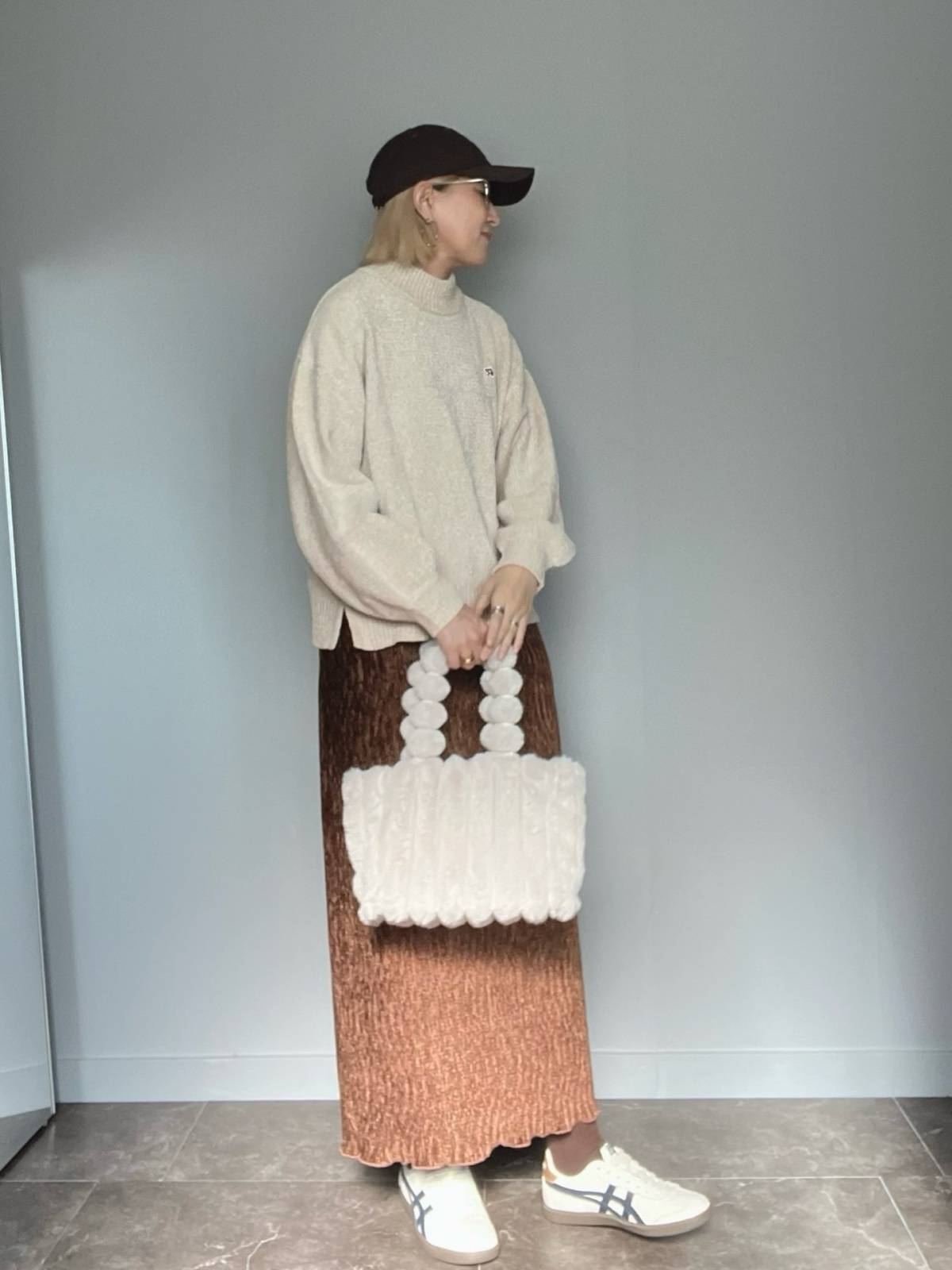 スカート以外白で統一する！