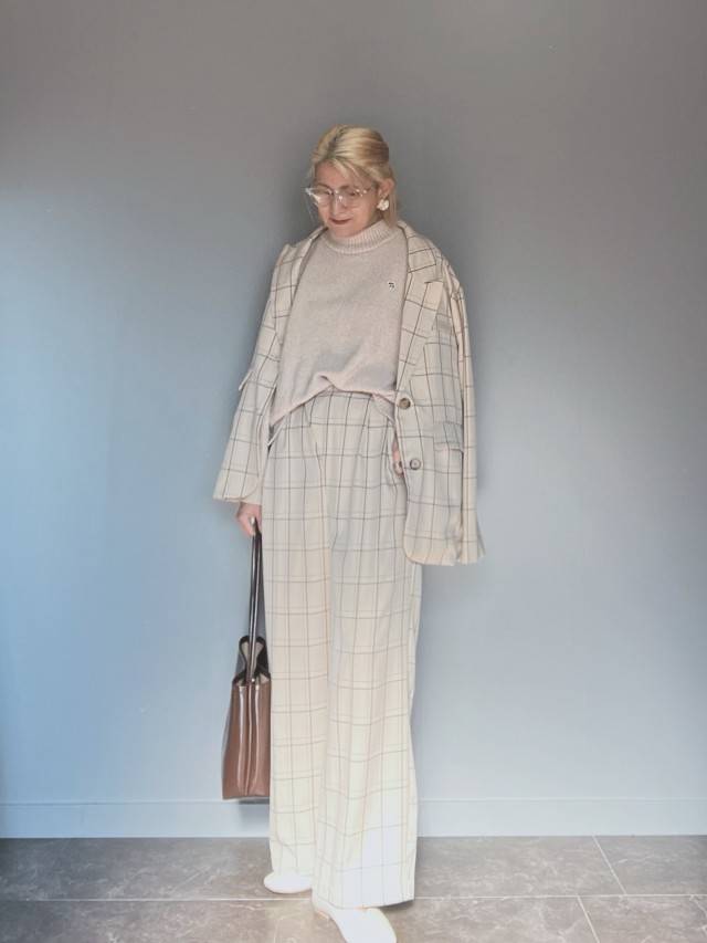 セットアップとニットのカラーを合わせる!