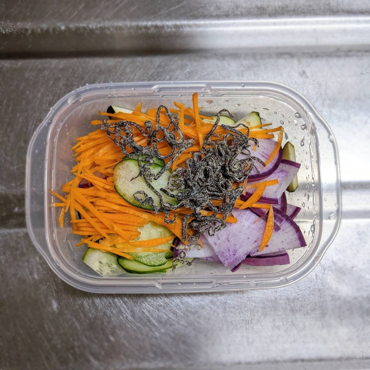 くらこん公式の「塩こんぶでミックス浅漬け」のレシピ