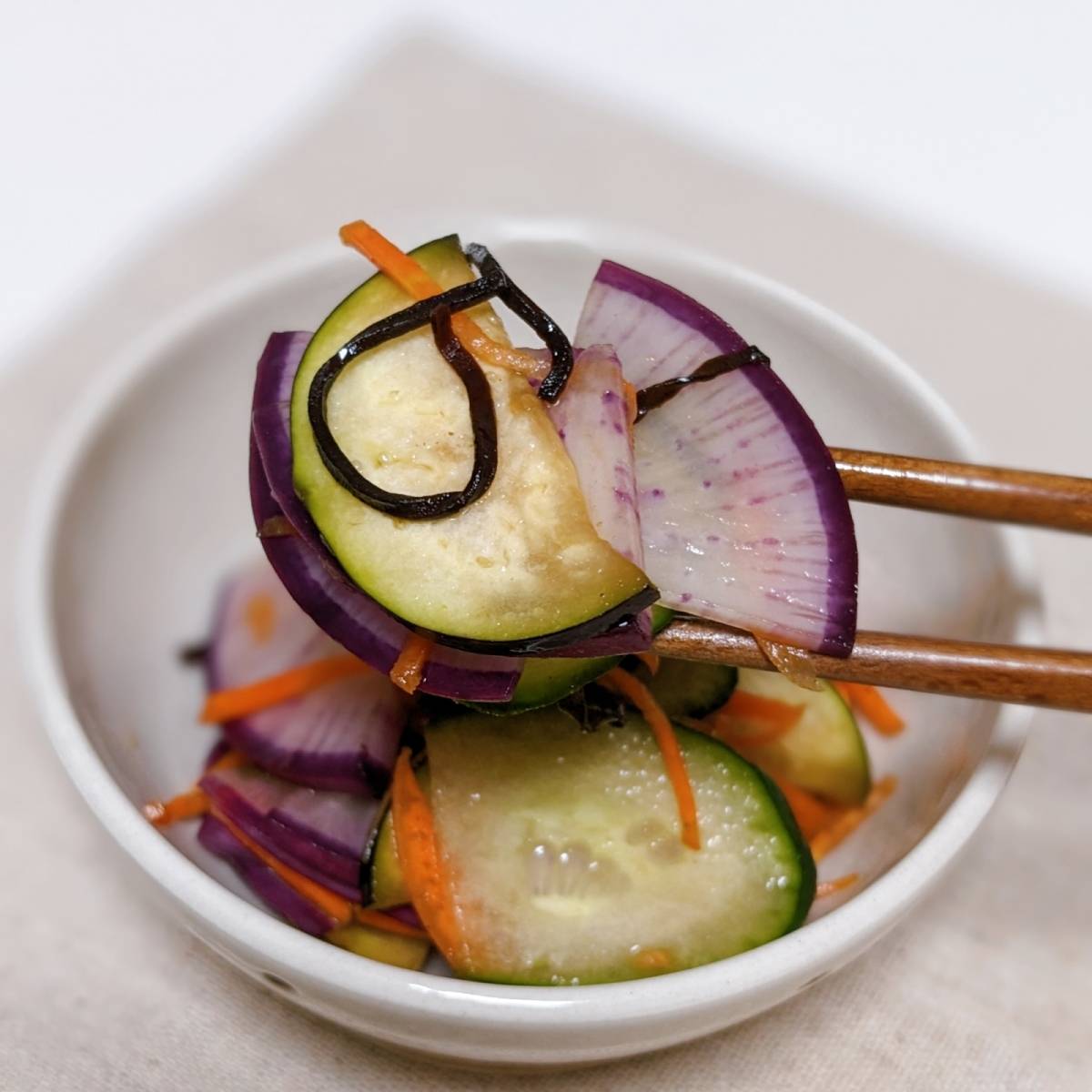 くらこん公式の「塩こんぶでミックス浅漬け」のレシピ