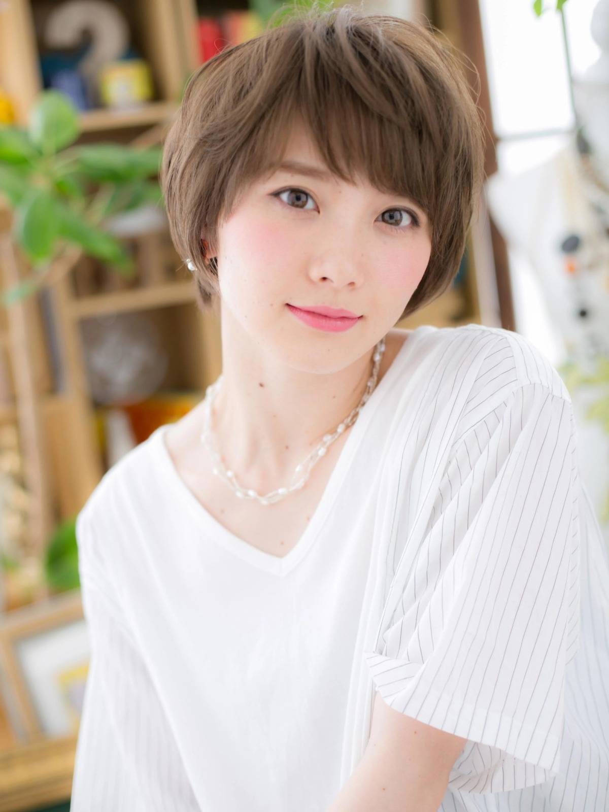 ベージュカラーのレイヤーショート