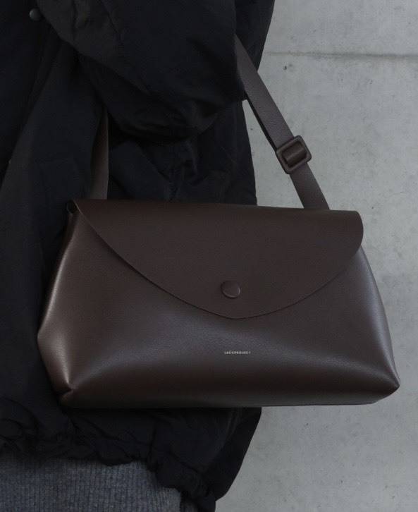 LECC PROJECTの「モダンフラップバッグ」