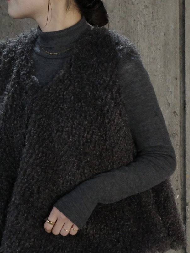 tokyobasicの「ミラクルウール100%リブタートルネックプルオーバー」