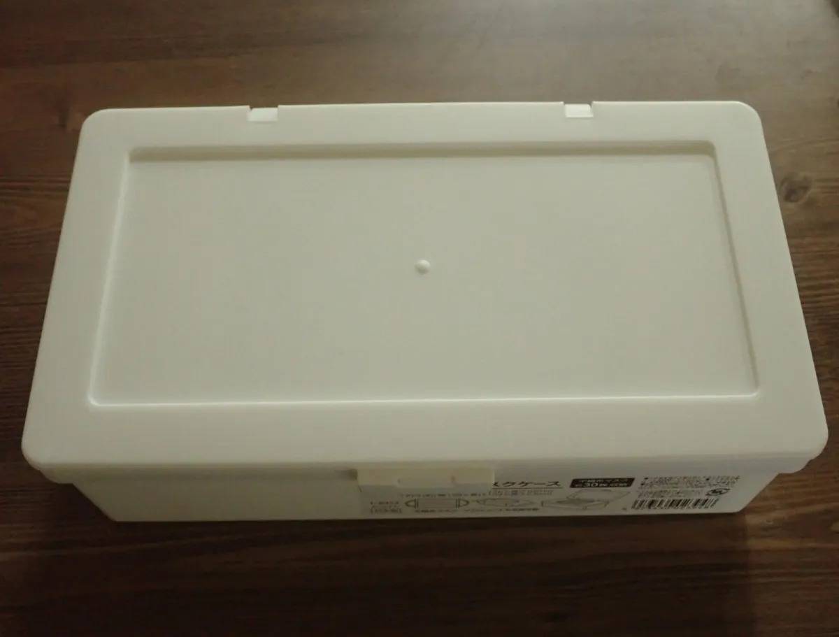 DAISO(ダイソー):フタがとまるマスクケース W