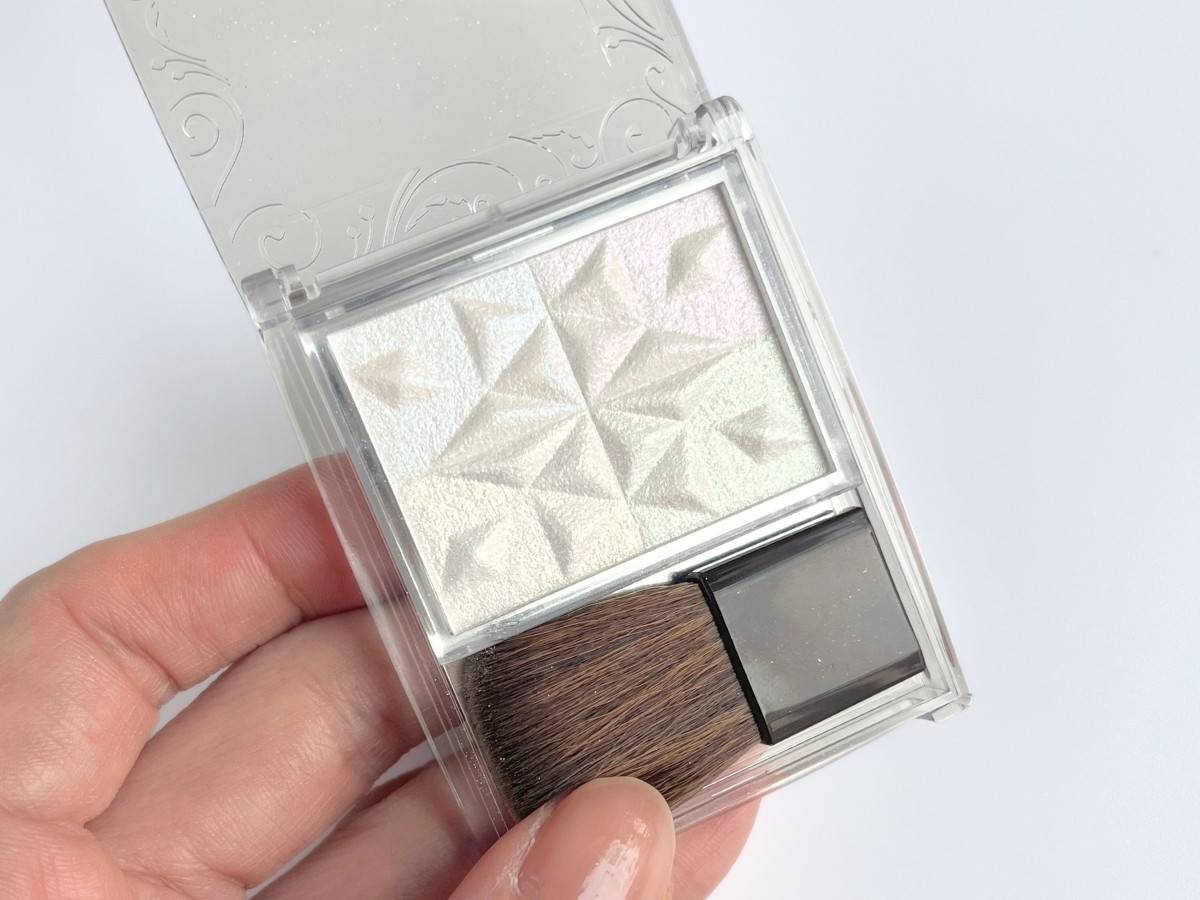 セザンヌ パールグロウハイライト SP3 スノーファンタジーの色味