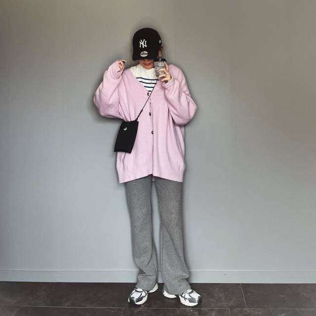 ピンクのカーディガンを主役に♡