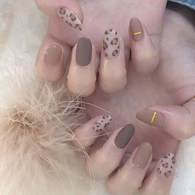 ベージュマットネイル