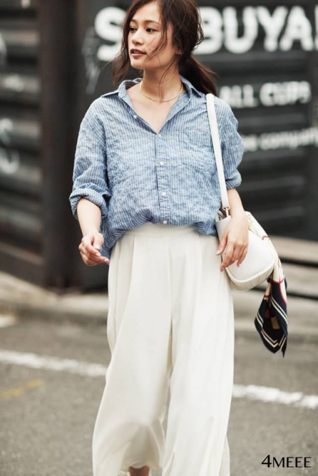 いい女をつくるシャツを1枚。青木英李さんが着こなす「抜け襟シャツ」