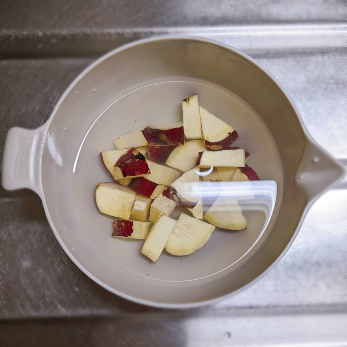 くらこん公式の「さつまいもの塩こんぶバター蒸し」のレシピ