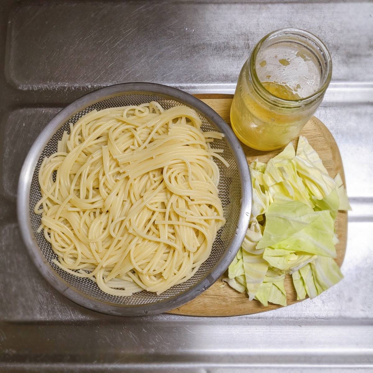 マ・マー公式の「あさりと春野菜のバターしょうゆパスタ」のレシピ