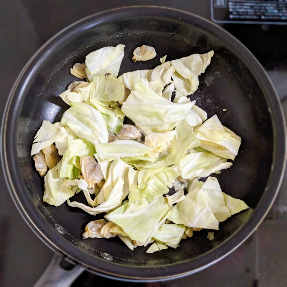 マ・マー公式の「あさりと春野菜のバターしょうゆパスタ」のレシピ