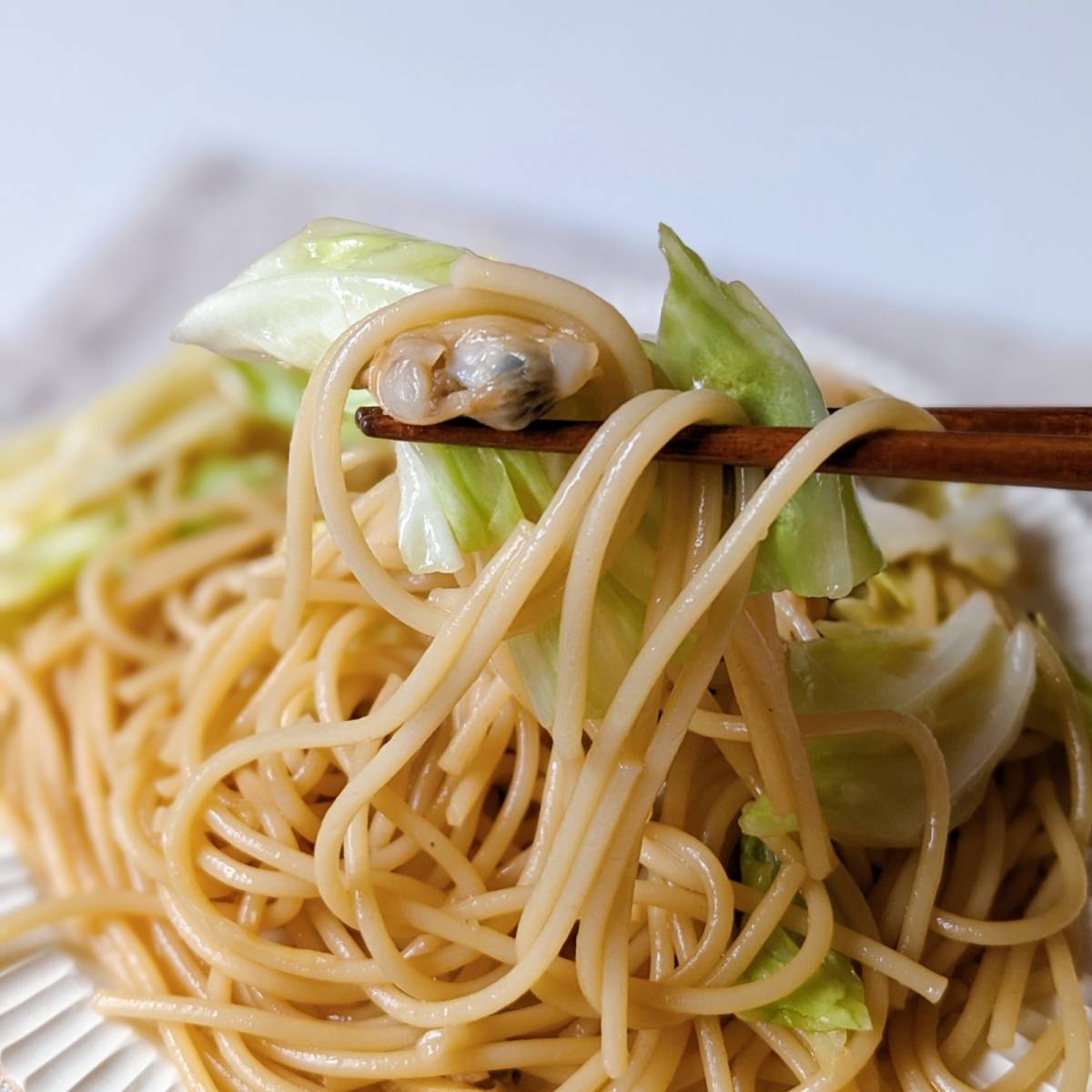 マ・マー公式の「あさりと春野菜のバターしょうゆパスタ」のレシピ