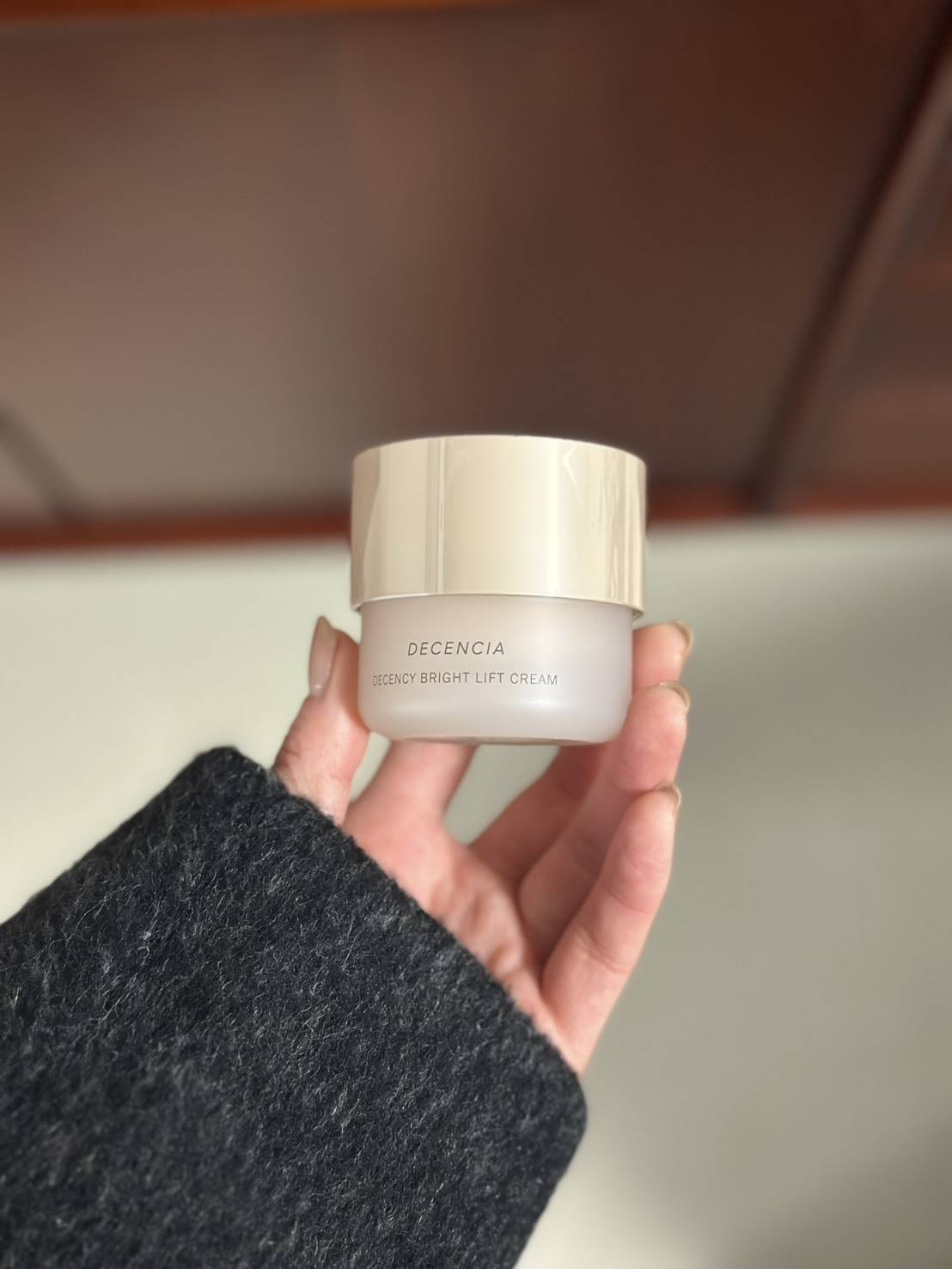 エイジング悩みをまるっとおまかせ！「DECENCIA」の最高峰クリームで