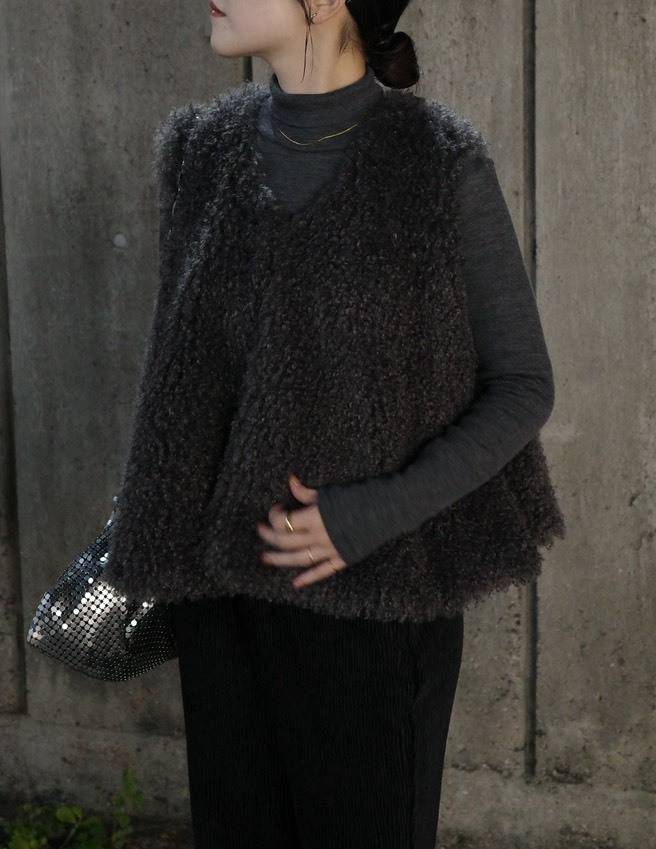 ボリュームシルエットのファーベストコーデ