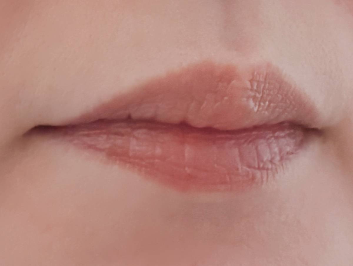 matsukiyo マツキヨ muice ミュアイス upink ユーピンク ちゅるリップランパー 柏木由紀監修カラー MC00 ピンクバレリーナ 塗布前 筆者唇