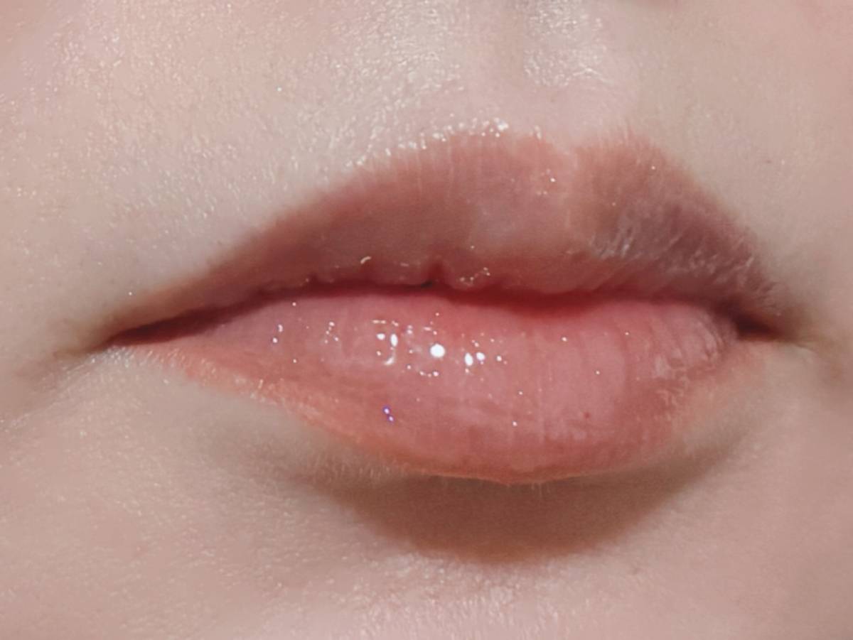 matsukiyo マツキヨ muice ミュアイス upink ユーピンク ちゅるリップランパー 柏木由紀監修カラー MC00 ピンクバレリーナ 塗布後 筆者唇