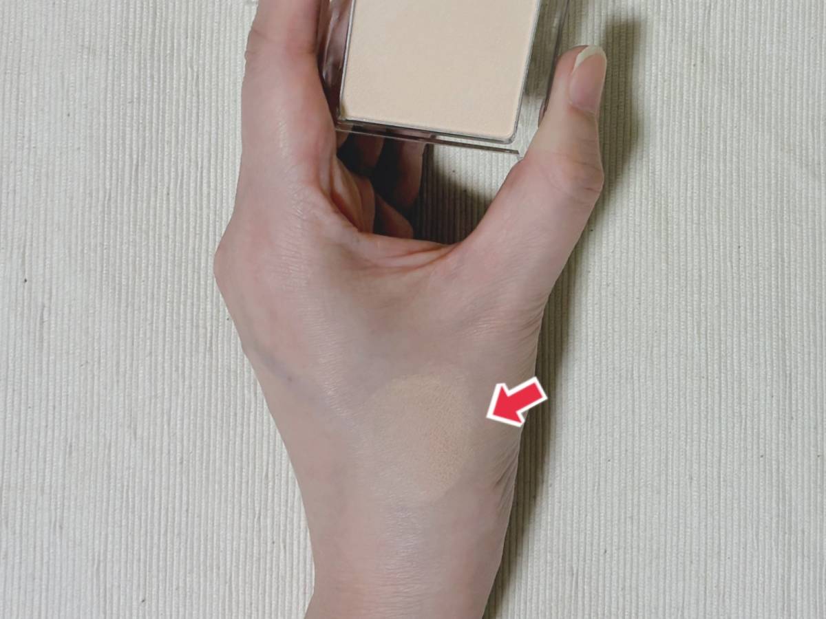 matsukiyo muice マツキヨ ミュアイス スポットメンテパウダー MC01 トトノエベージュ スウォッチ 本体 筆者手