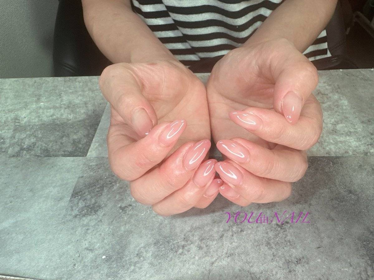 透け感ピンクネイル