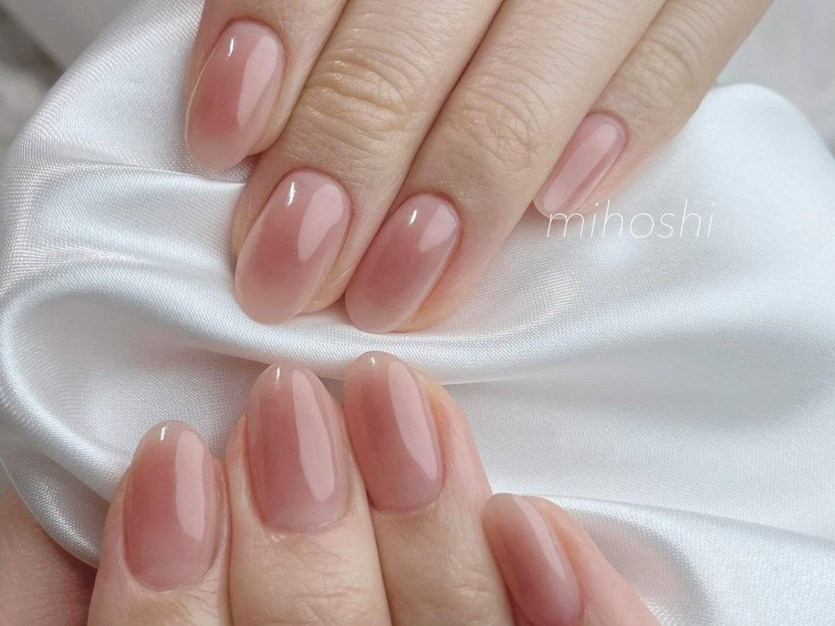 透け感ピンクネイル