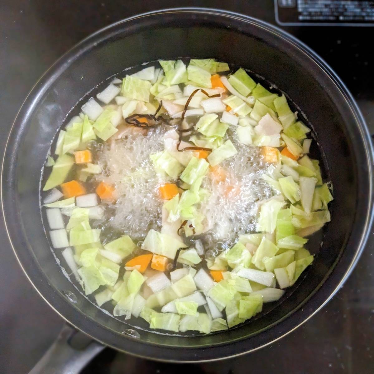 くらこん公式の「塩こんぶの洋風スープ」のレシピ