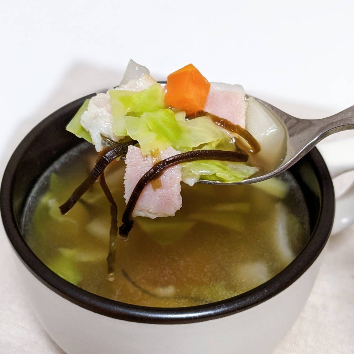 くらこん公式の「塩こんぶの洋風スープ」のレシピ