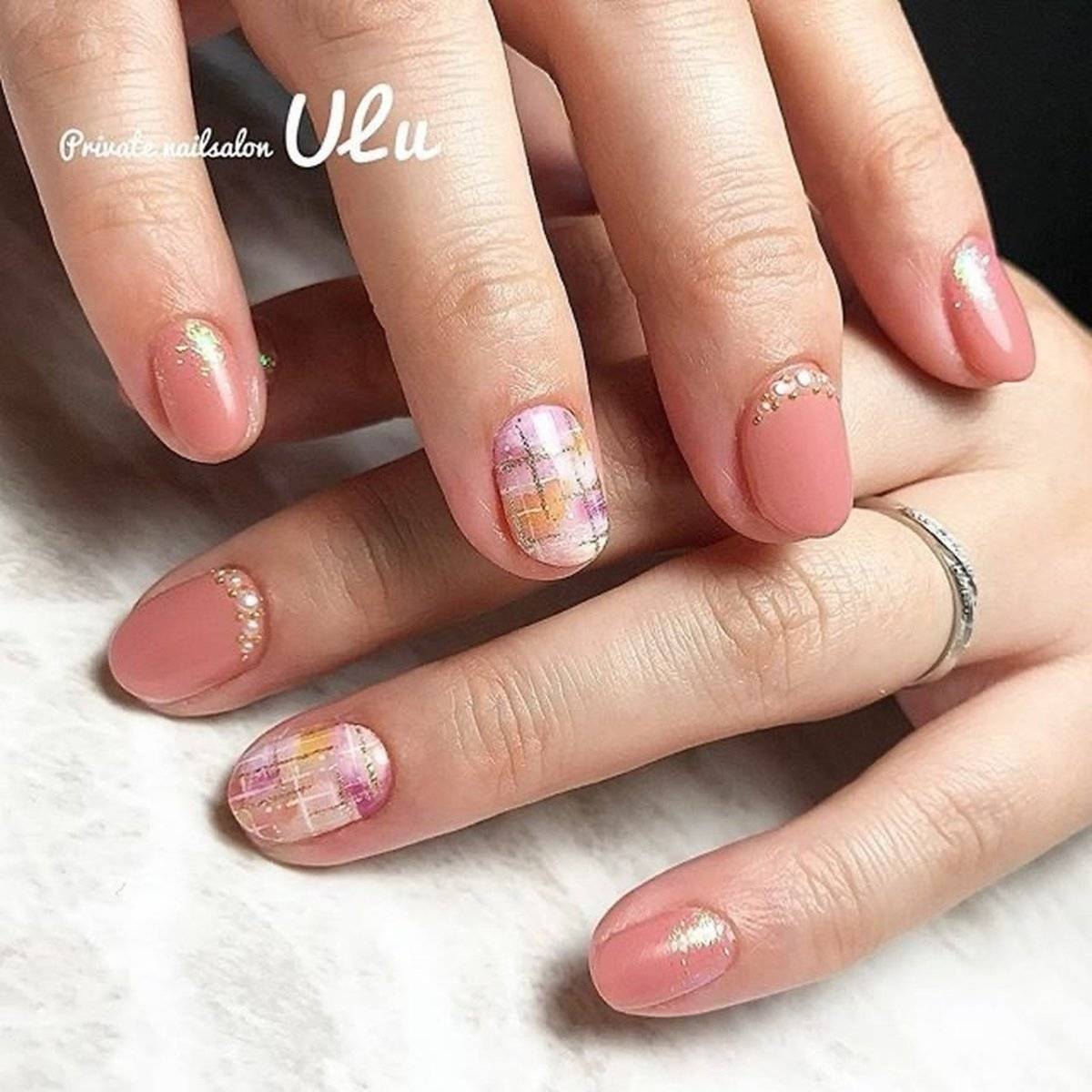 コーラルピンクネイル