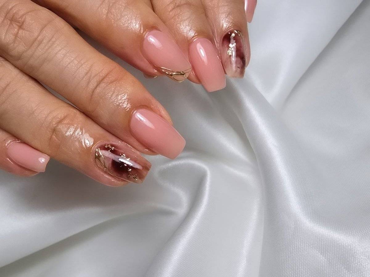 コーラルピンクネイル