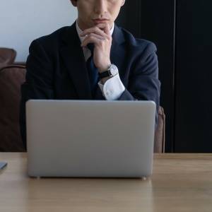 【占い師が語る】情報や人脈を多く持つ。「冷静な人」が多い誕生日5つ