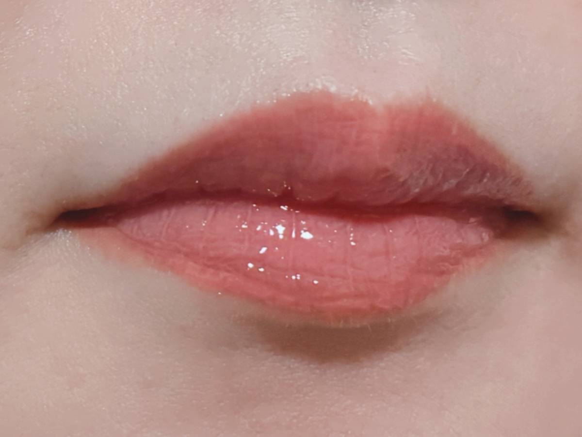 matsukiyo muice マツキヨ ミュアイス ちゅるリップランパー MC02 いちごミルキーラテ 塗布後 筆者唇