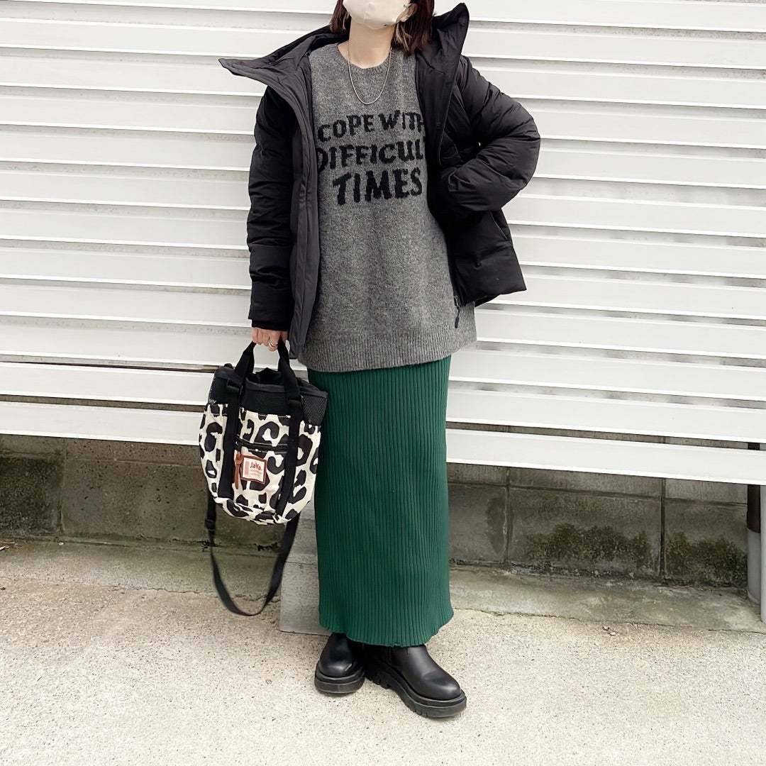 ロゴニットを合わせてカジュアルに♪