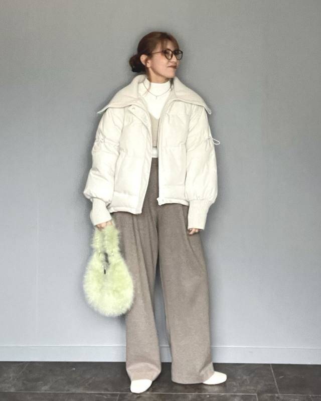 ファーバッグをアクセントにする♡