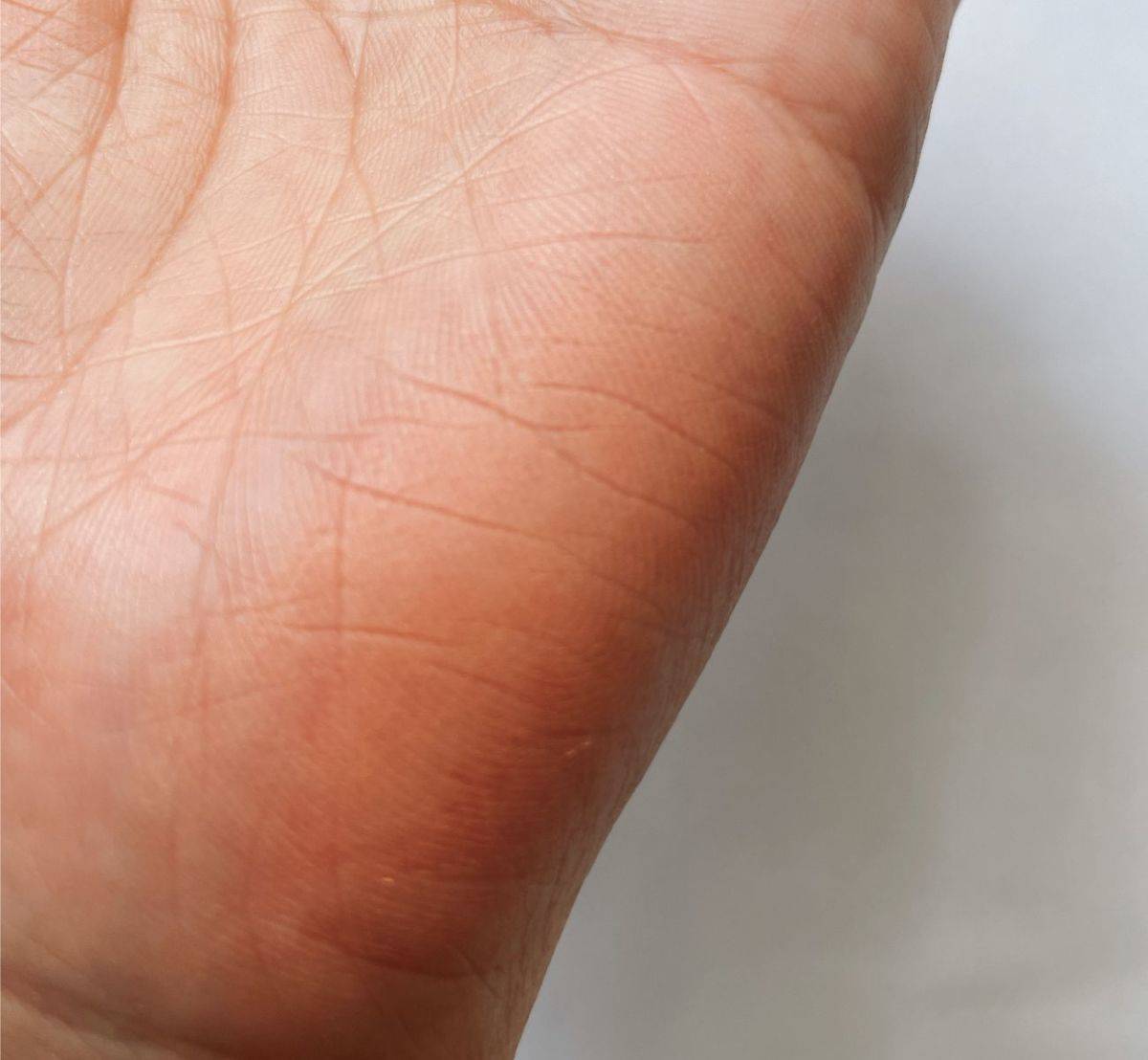 セザンヌの「チークブラッシュ」05メープルアプリコット スウォッチ