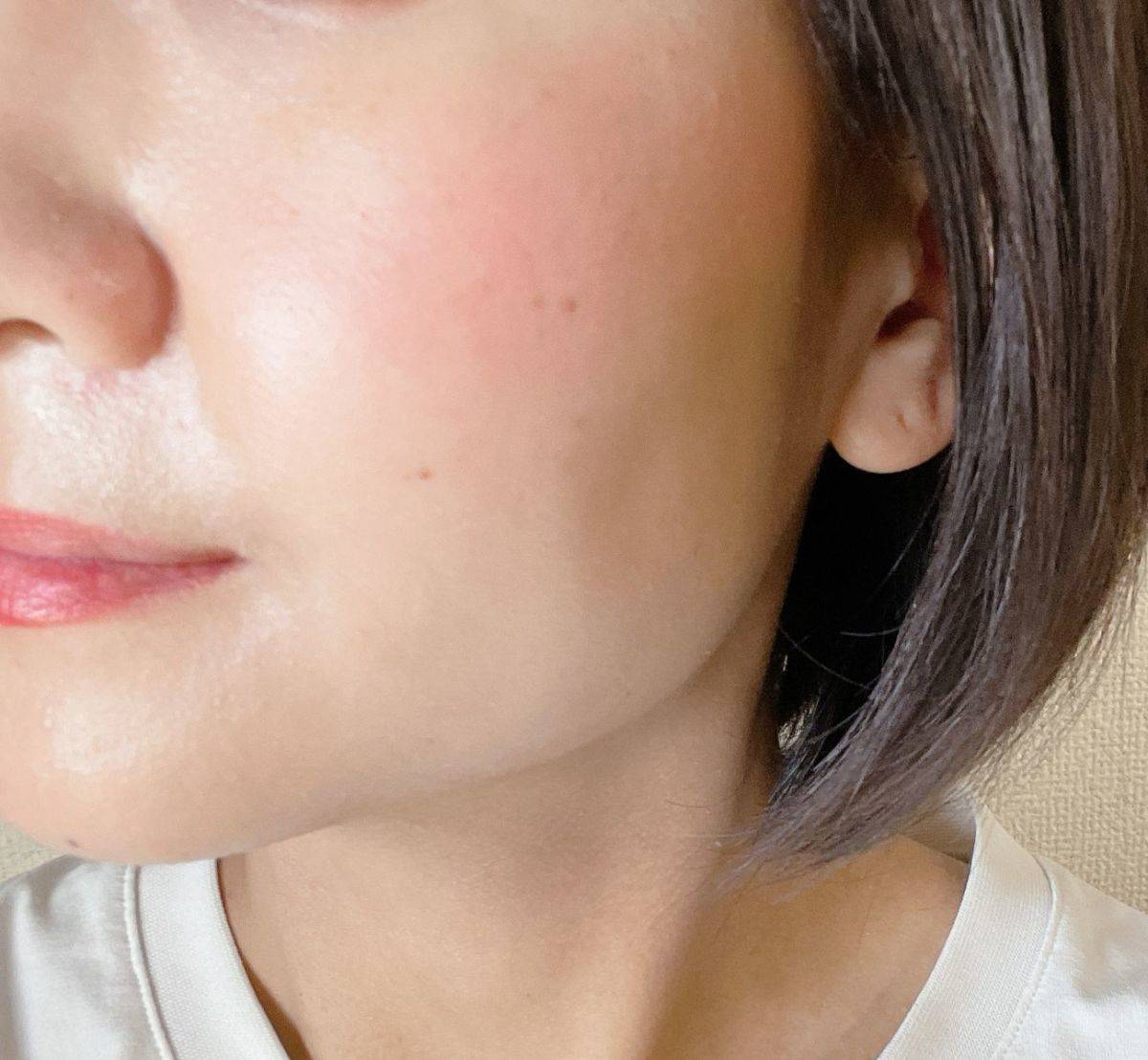 セザンヌの「チークブラッシュ」04ピュアピンクを塗ったところ