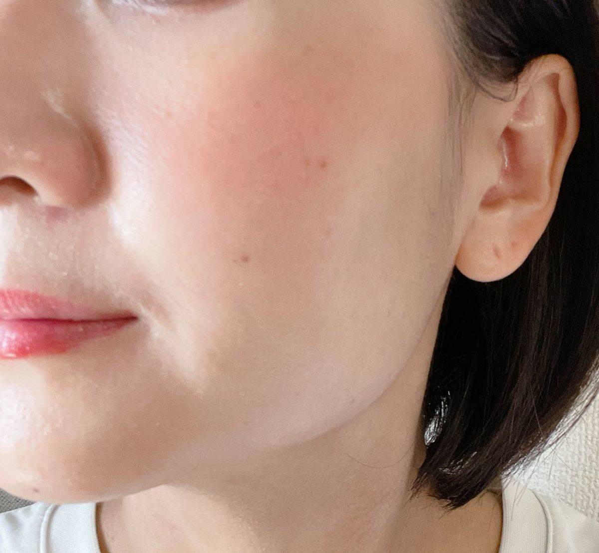 セザンヌの「チークブラッシュ」05メープルアプリコットを塗ったところ