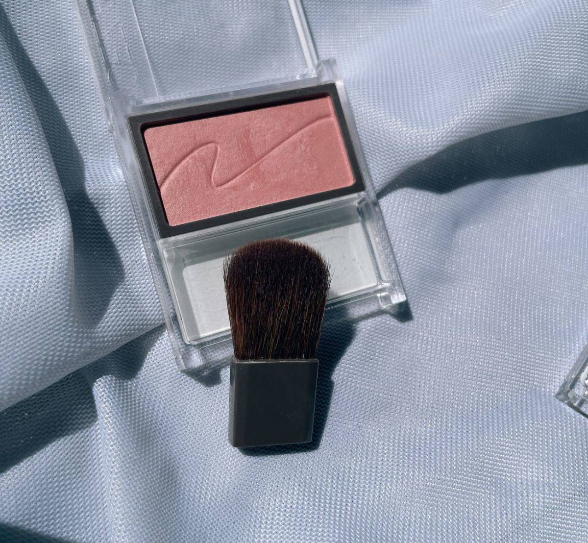 セザンヌの「チークブラッシュ」ブラシ付き