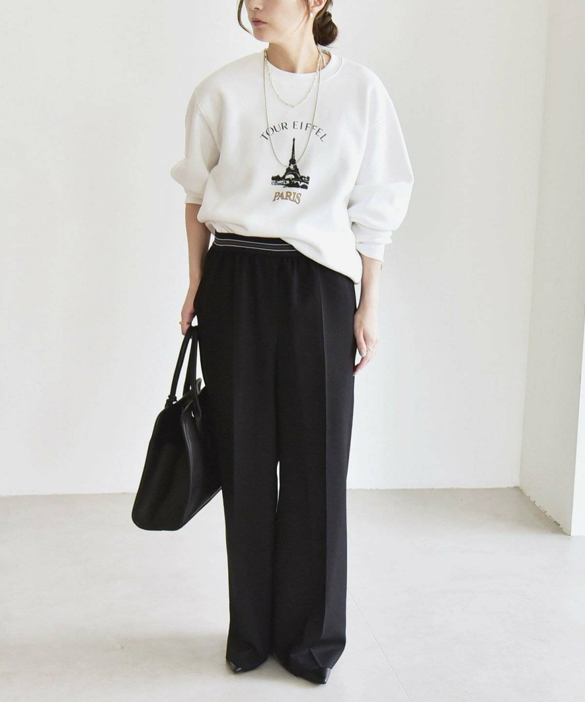 スウェットを着た女性