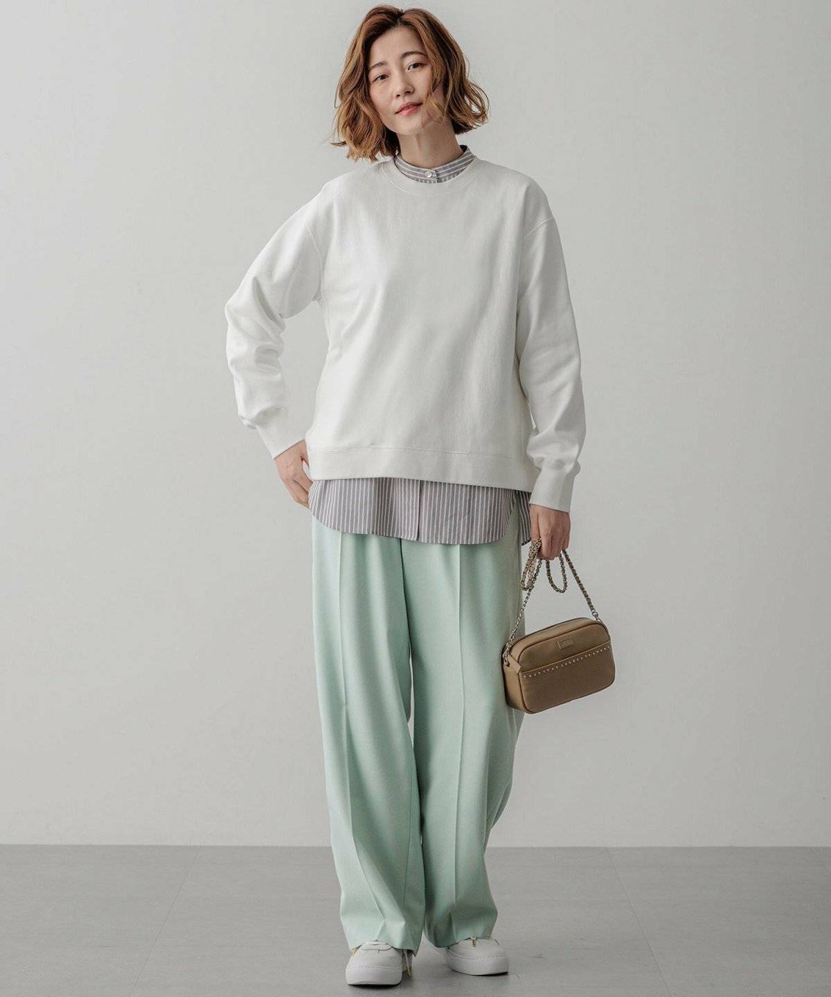 スウェットを着た女性