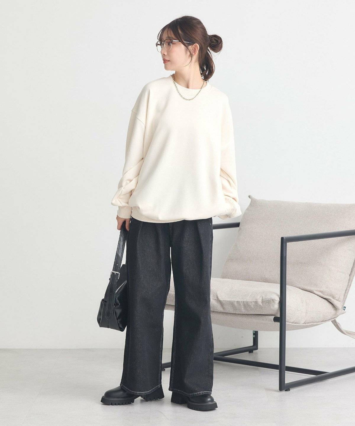 スウェットを着た女性