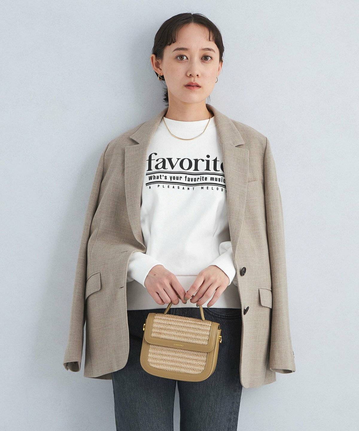 スウェットを着た女性