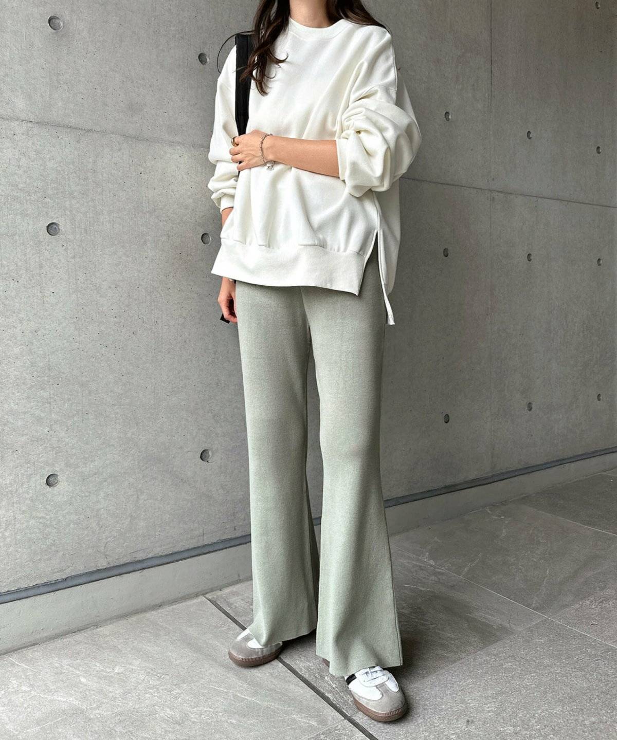 スウェットを着た女性