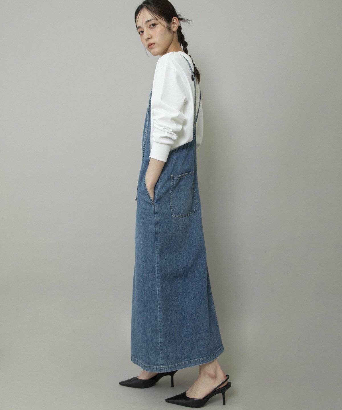 スウェットを着た女性